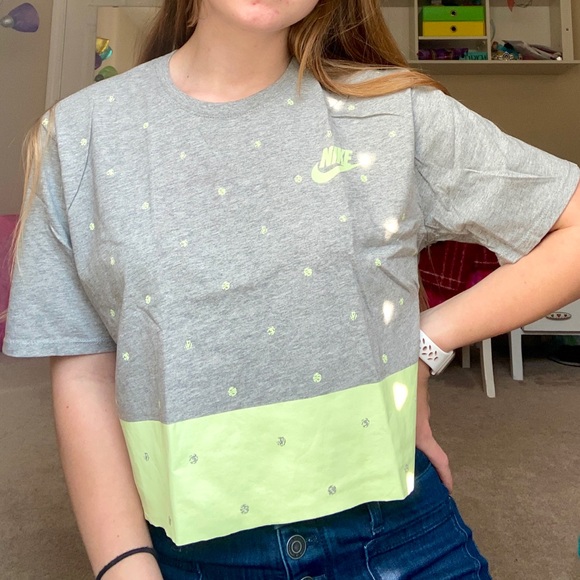 3/$20 Nike Color Block Grey and Lime Polka Dot Athletic Cut Cropped Tee - Picture 1 of 6